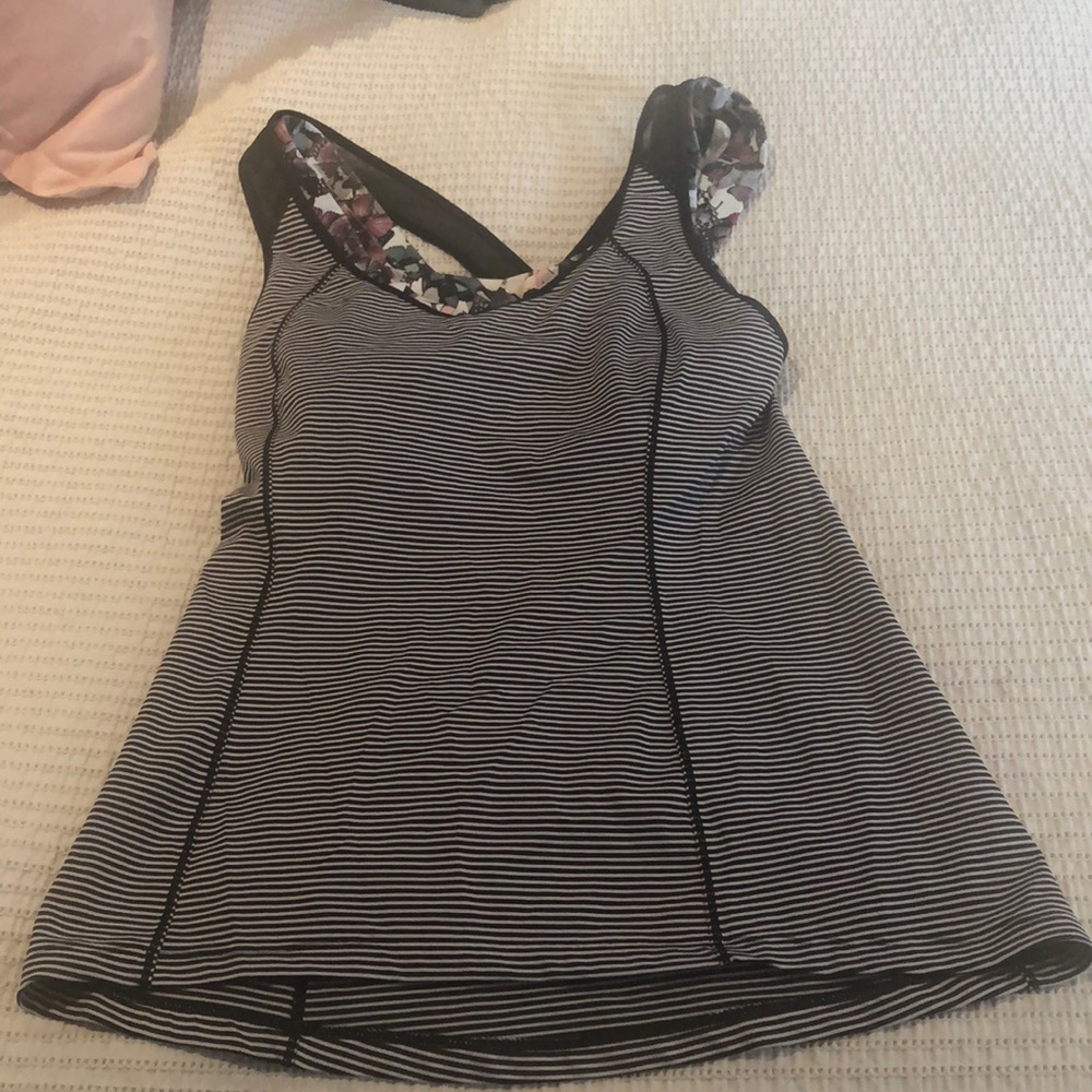 Women’s lululemon tank with built in bra